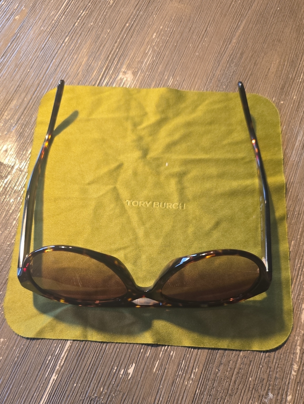 Tory Burch Retro Pilot Tortise Sunglasses with Lime Green Case and Cloth NWOT - Picture 6 of 10